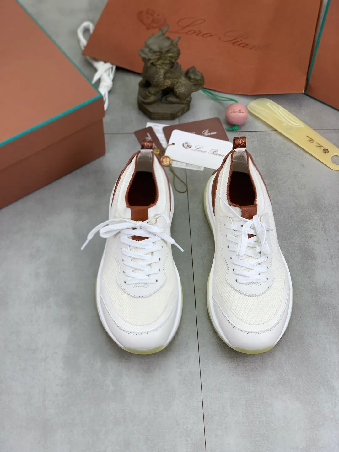 Men's Men's Shoes 💰P620 New 💰High Quality Latest Casual Shoes Loro Piana 💯Top Authentic Grade💯Buy the original 1:1 copy💯 Founded the existing Loro Piana company on April 24, 1924. It is now the sixth generation of family business, providing top quality products to customers who are discerning about taste and quality. Imported original fly woven fabric with cowhide fabric, plain calfskin lining, hand-stitched thread with cowhide feet, original packaging, code number: 38-44 (customized for 45 and 46), seven colors available